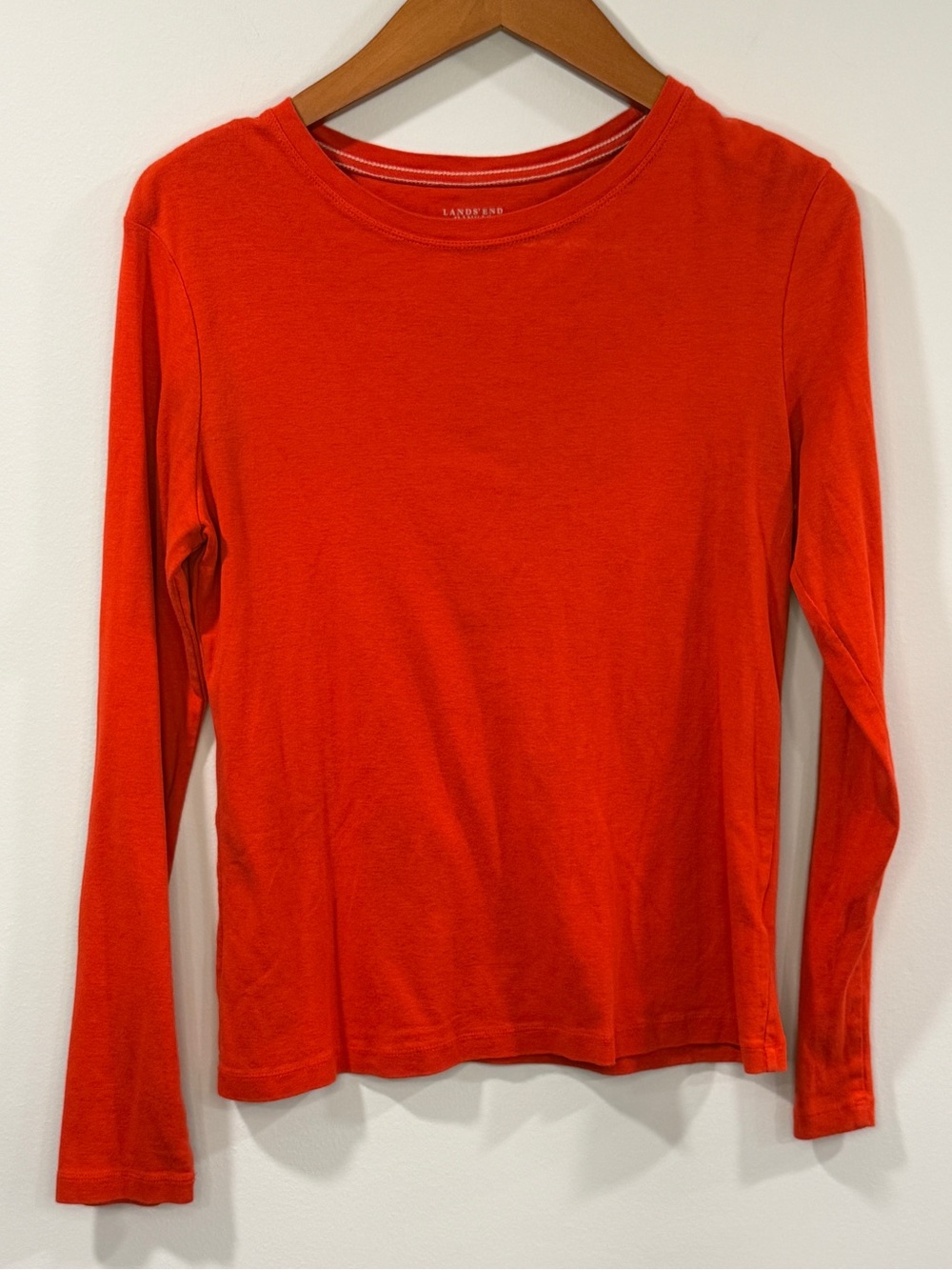 Lands' End Women's Long-Sleeve Red Crewneck Tee Size L